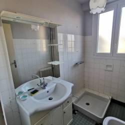 salle de bain PMR 29 Finistère Plonéour lanvern avant