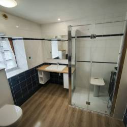 salle de bain PMR 56 Morbihan Tredion après